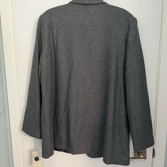 Classic Wool Blend Sag Harbor Charcoal Blazer NWT Bust 46” - Picture 3 of 8